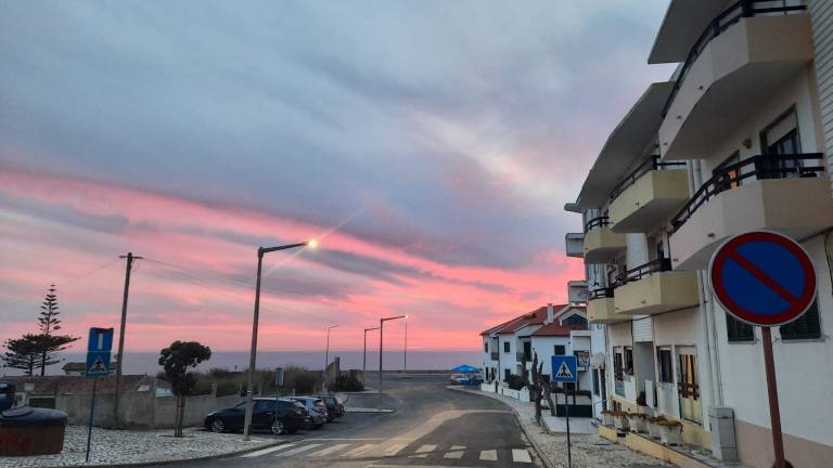Apartment 'Paradise By The Sea The Whale Beach' with Wi-Fi and Air Conditioning in Leiria