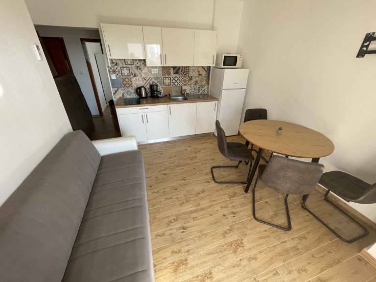 50m² Ferienwohnung für 4 Gäste & Hund mit Balkon und seitlichem Meerblick & Pool — photo 3