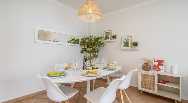 Fully equipped beautiful rental apartment with patio & pool | Pets are welcome — photo 2
