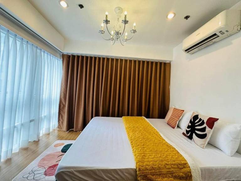 SMTH Suites at Fort Victoria BGC - Yellow One — photo 2