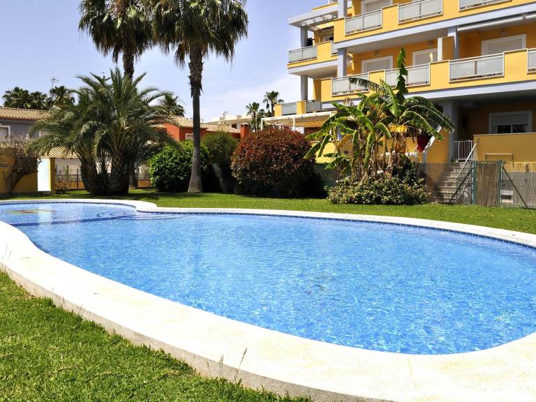 Beachside Apartment with Pool, Terrace & Parking, Near Dénia - Sleeps 4 — photo 3