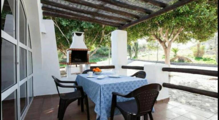Holiday apartment with patio — photo 5