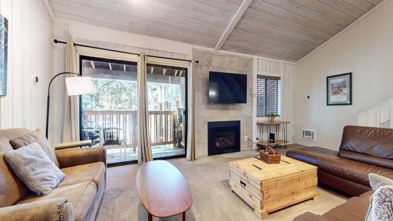 Nice condo with pool, barbeque & hot tub | Ski nearby | Pet-friendly — photo 4