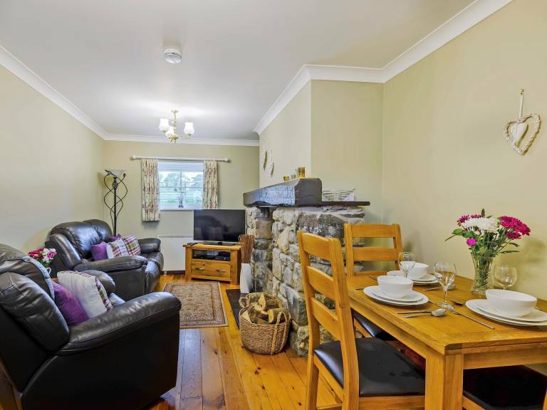 Family-friendly nice cottage with patio & garden | Pets allowed — photo 4