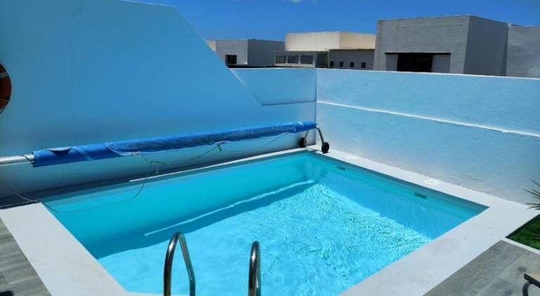 Villa with pool — photo 5