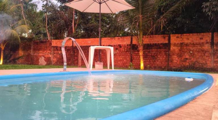 Vacation home with pool — photo 4