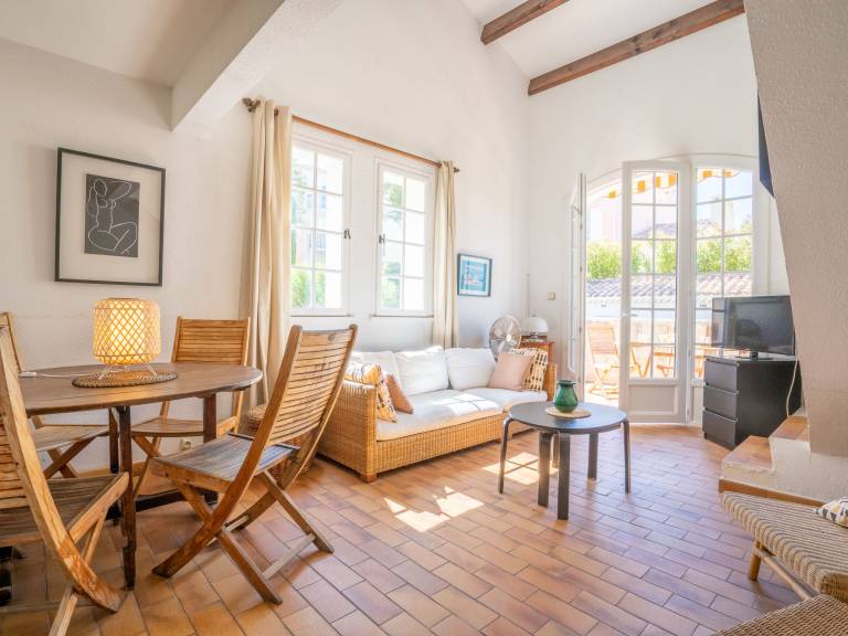 Fully equipped pleasant rental apartment with terrace | Beach nearby | Pets are welcome — photo 4