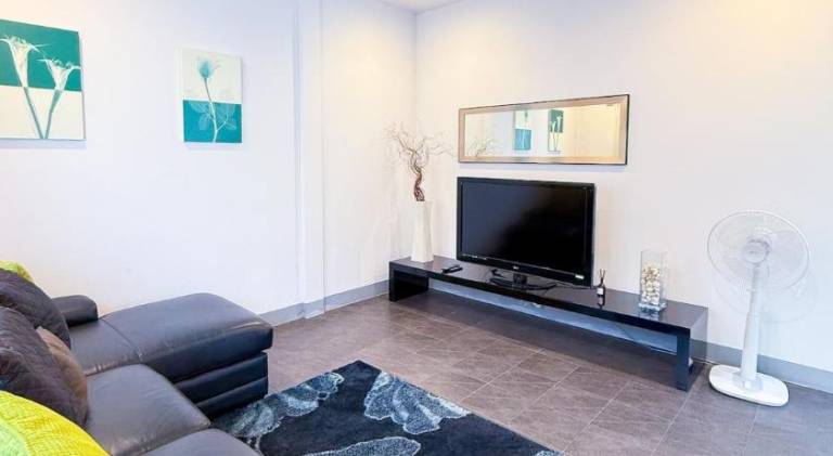 Apartment with pool — photo 2