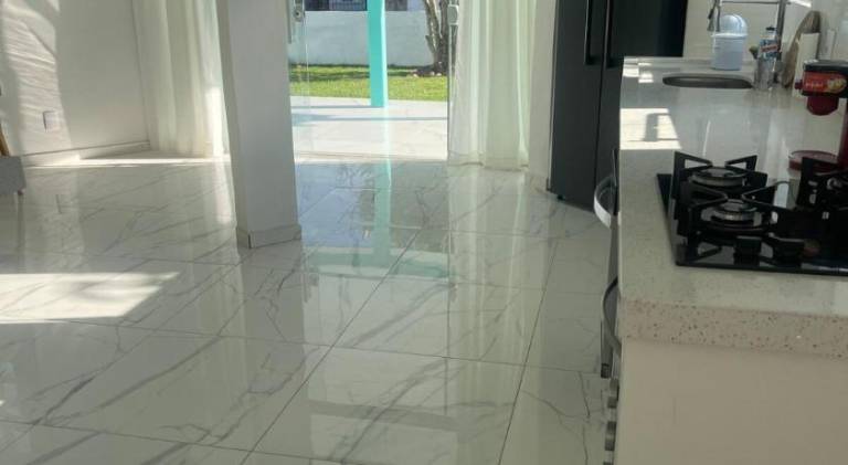 Vacation home with pool — photo 4
