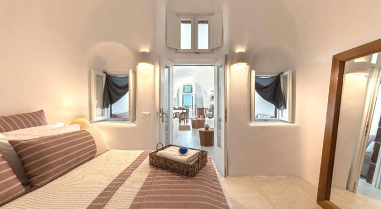 Villa with hot tub | Pet-friendly in Santorini
