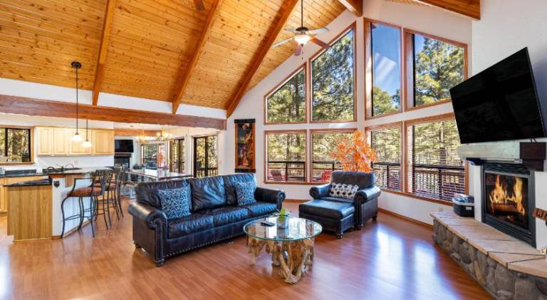 Vacation home with hot tub | Dogs allowed — photo 3