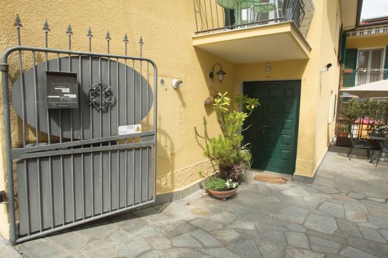 House with garden & BBQ — photo 3