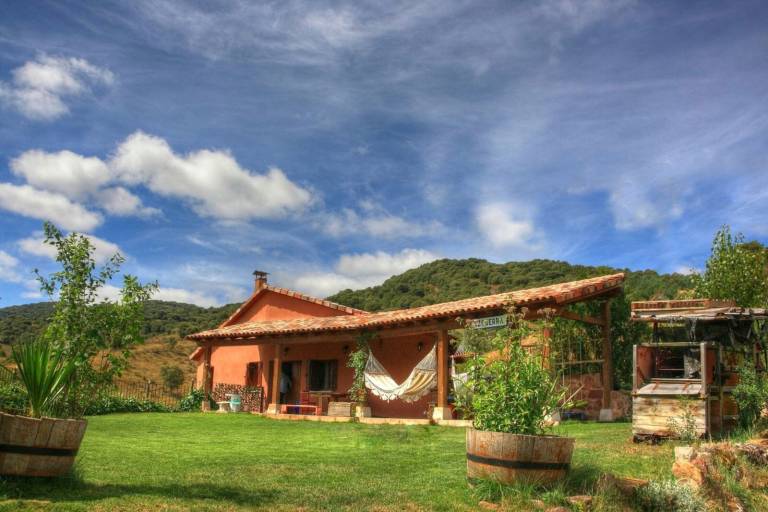 Family-friendly charming house with garden, pool & jacuzzi | Mountain view | Suitable for remote work | Pet-friendly — photo 3