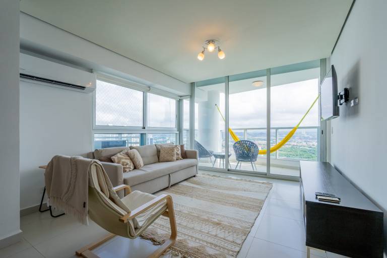 w Majestic 1BR w Balcony in Costa del Este