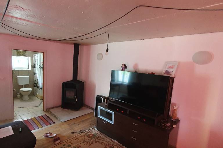 Apartment with patio & yard — photo 2