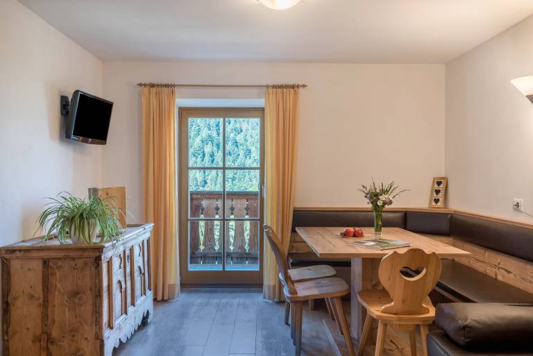 Apartment "Unterspisserhof App Sonnenblume" with Mountain View, Garden & Wi-Fi in Bolzano