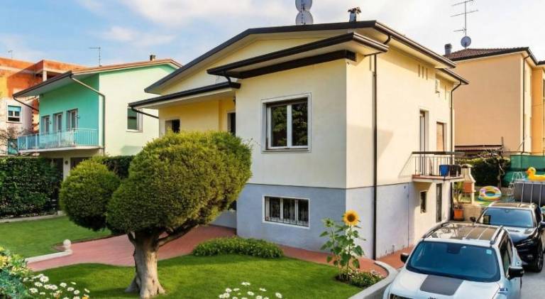 Desenzanoloft Villa Palm Garda Beach official partner Homes and Villas by Marriott Bonvoy — photo 5