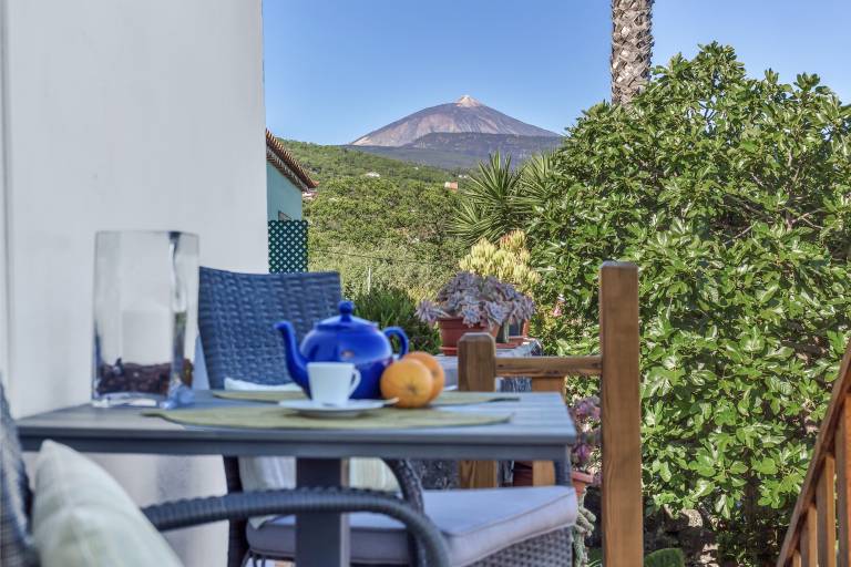 Tiled House with Sea & Mountain Views, Wi-Fi, Terrace, Garden, Pet-Friendly — photo 3