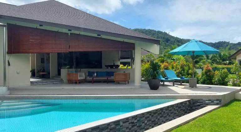 280 m&sup2; Villa