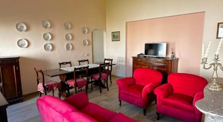 Holiday apartment with jacuzzi & yard — photo 2