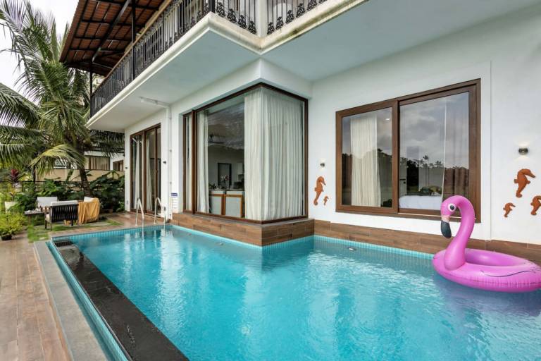 Chic 4BHK w Pool & Field View Villa Marigold