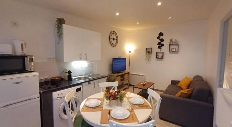 Apartment with 1 room for 4 persons in Athis-Mons
