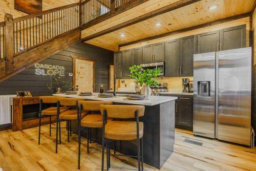 New Modern Cabin Hot Tub Epic Deck Pets — photo 4