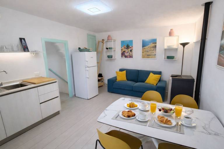 Rental apartment with yard & patio — photo 4