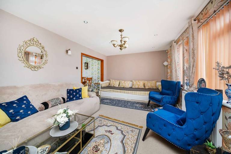 Private Room in House With Garden and Parking