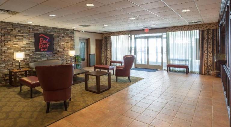 Red Roof Inn & Suites DeKalb — photo 5