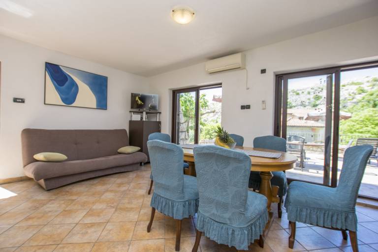 Fully equipped beautiful rental apartment with garden, barbeque & patio | Garden view | Pets allowed — photo 3