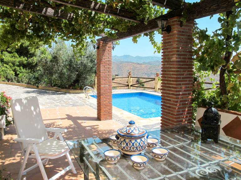 Pleasant house with yard, patio & private pool | Mountain view | Pets allowed — photo 2