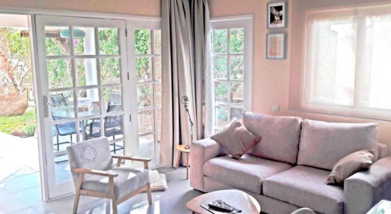 Fully equipped nice rental apartment with private pool, garden & patio | Perfect for remote work | Pet-friendly — photo 2