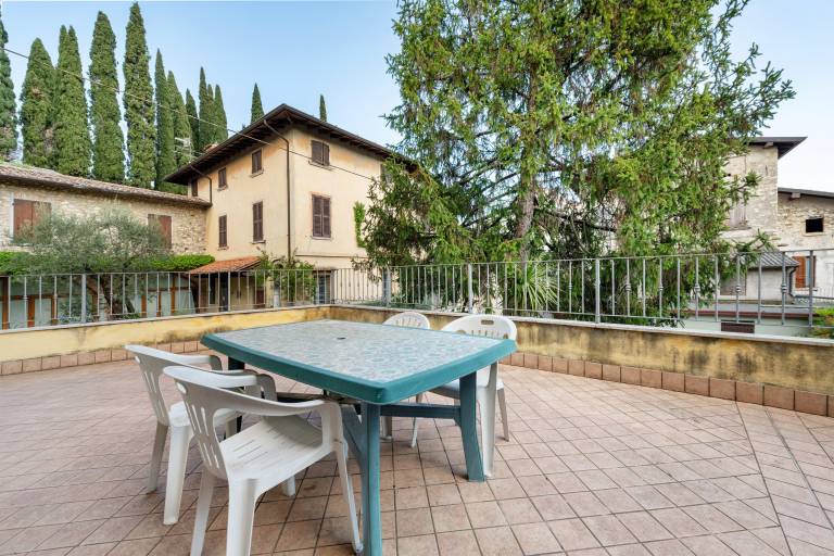 Apartment with patio | City view — photo 2