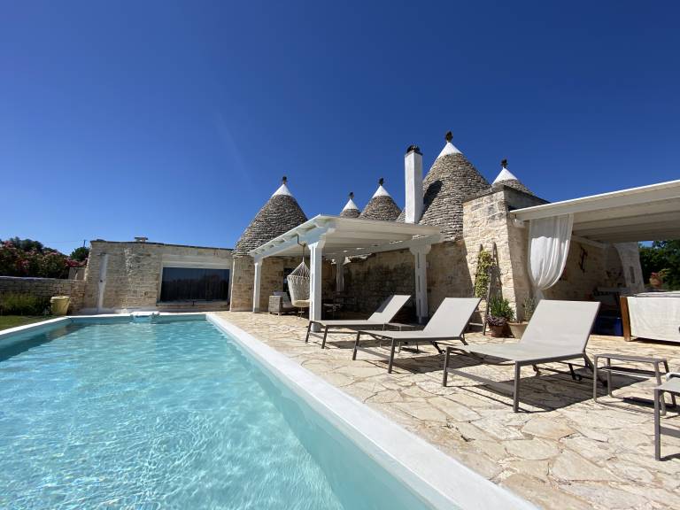 Big villa with grill, private pool & yard | Pets allowed in Ostuni