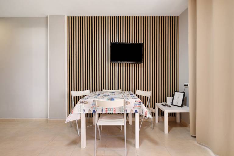 Salou Beach Apartment with Sea Views, Wi-Fi and Air Conditioning — photo 5