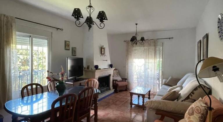 Vacation home with pool | Close to the beach | Pet-friendly — photo 2