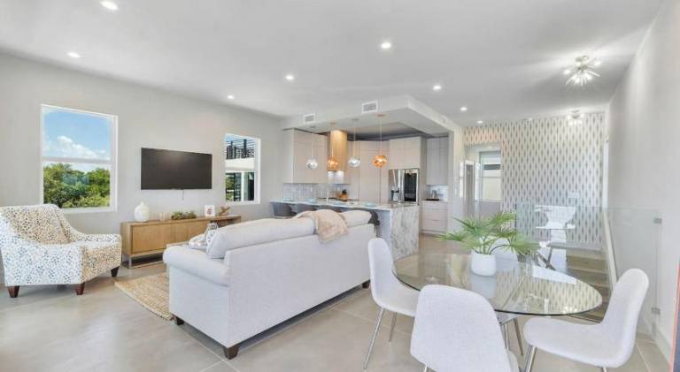 Vacation home with pool & jacuzzi | Good for workation | Pets are welcome — photo 3