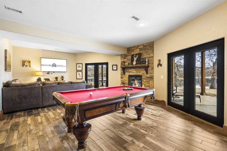 Vacation home with BBQ & pool in Branson, MO