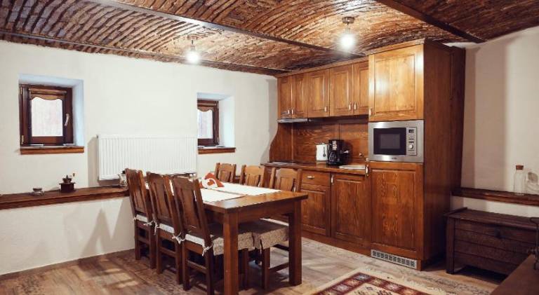 Rental apartment with patio & garden in Brasov