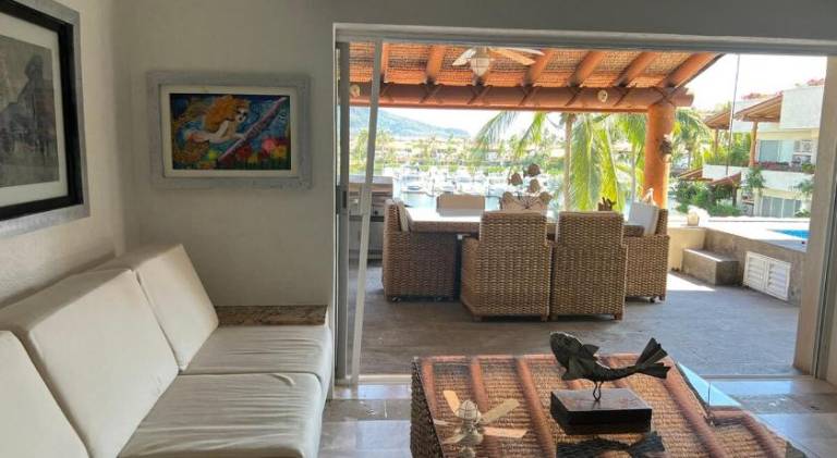 Apartment with pool in Ixtapa