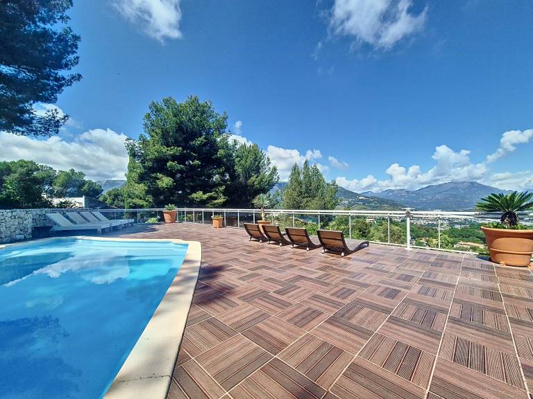 Villa with terrace and heated pool near Nice in Colomars