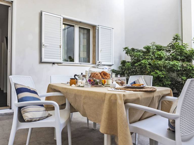 Rental apartment with patio | Pet-friendly — photo 4