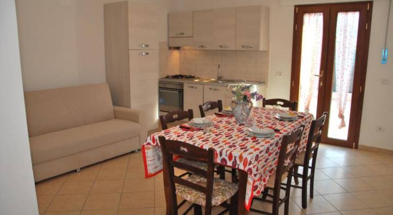 Rental apartment with patio — photo 4