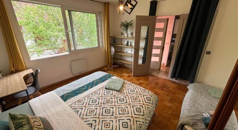 Apartment with 2 rooms for 11 persons in Vanves
