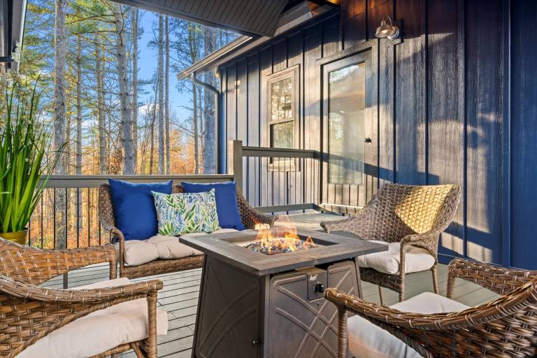 Cozy Villa for 12 with Hot Tub Game Room