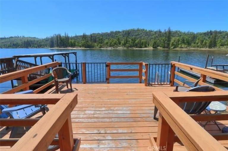 House  Bass Lake