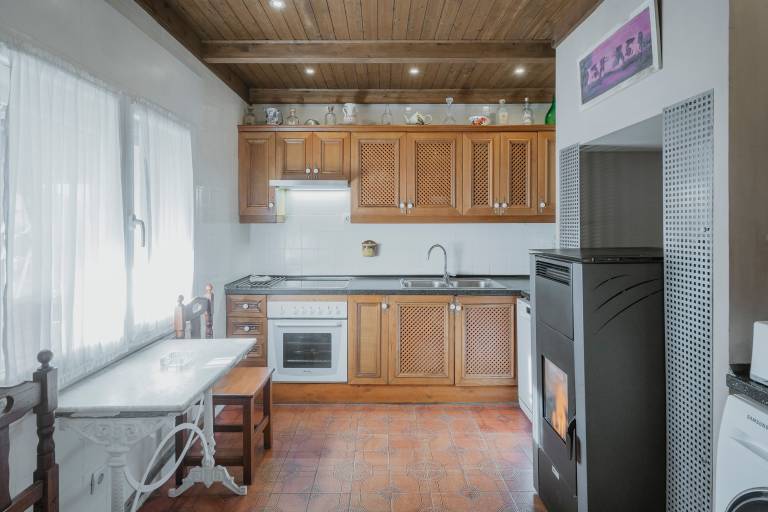 Family-oriented spacious house with private pool, garden & barbeque | Garden view | Dogs allowed — photo 5