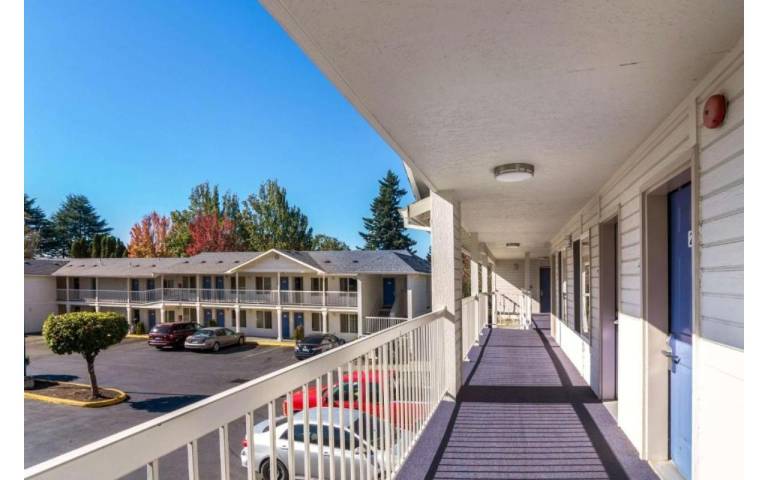 Motel 6 Portland, OR Mall 205 — photo 4