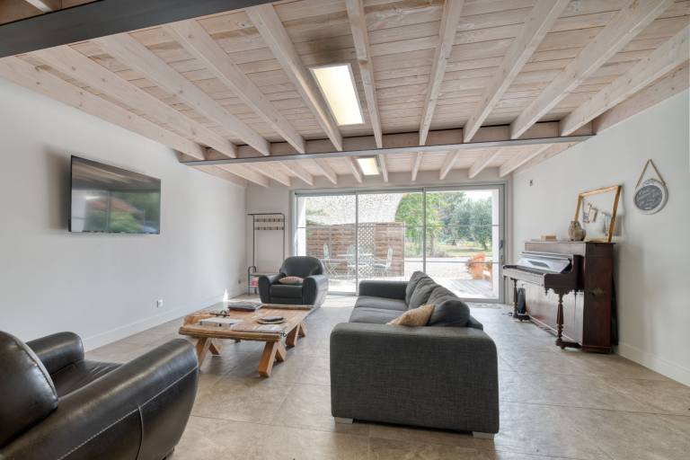 Family-friendly ample house with garden, pool & fast internet | Garden view | Suitable for remote work | Pets allowed — photo 3